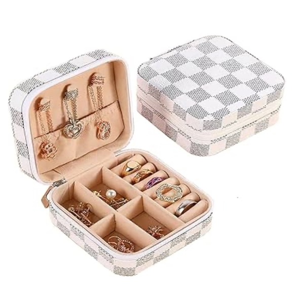 Damier Checkered White Jewelry box - Picture 1 of 3